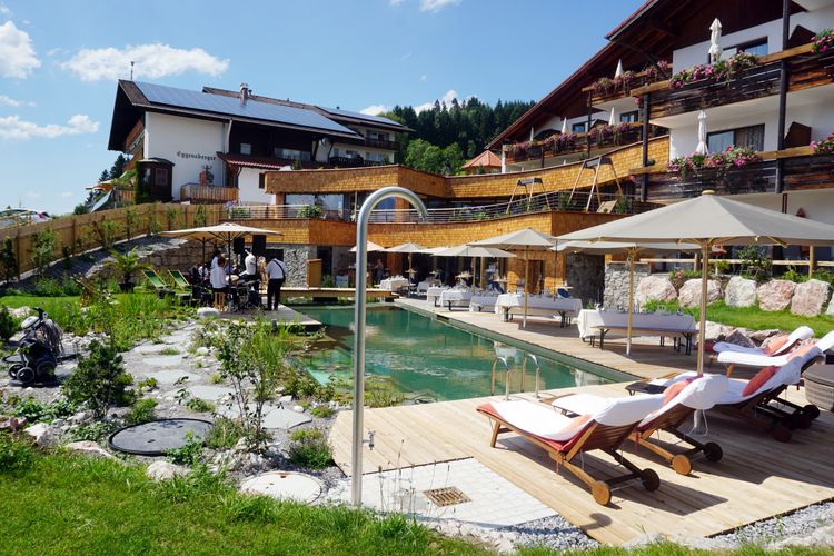 Biohotel Eggensberger Allgäu Außenansicht mit Pool Screnshot IBE